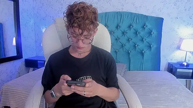 iiangel  online show from November 12, 2025, 4:35 am