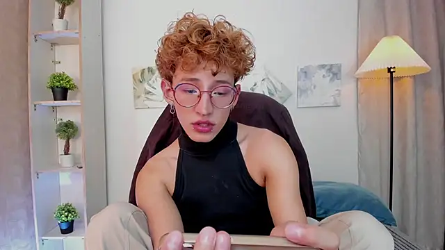 Snapshot of iiangel_ chatting on February 6, 2026, 4:28 am iiangel online show from February 6, 2026, 4:28 am