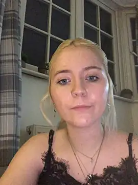 Snapshot of Blondie_Sofia_Essexbabe chatting on March 13, 2025, 12:48 am Blondie Sofia Essexbabe online show from March 13, 2025, 12:48 am