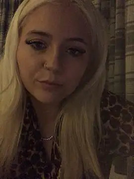 Snapshot of Blondie_Sofia_Essexbabe chatting on September 10, 2025, 1:16 am Blondie Sofia Essexbabe online show from September 10, 2025, 1:16 am