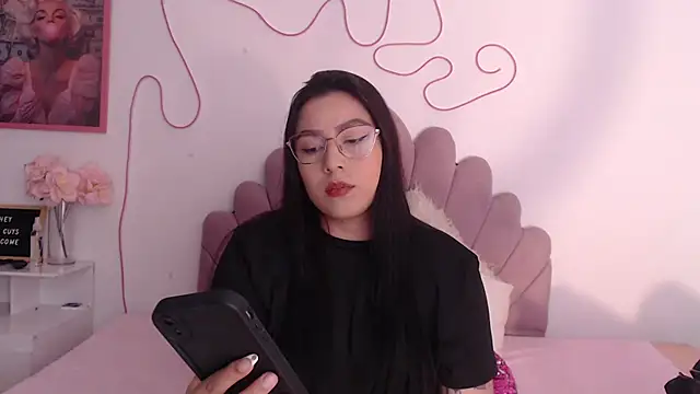 Snapshot of emily-777 chatting on September 8, 2025, 7:57 pm emily-777 online show from September 8, 2025, 7:57 pm