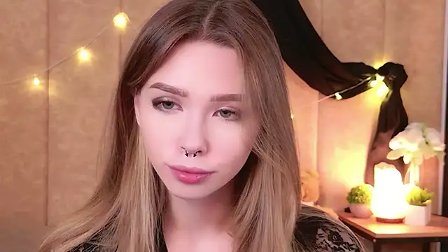 Sierra Fane online show from November 21, 2025, 10:58 am