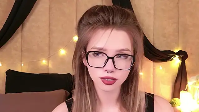 Sierra Fane online show from December 14, 2025, 11:04 am