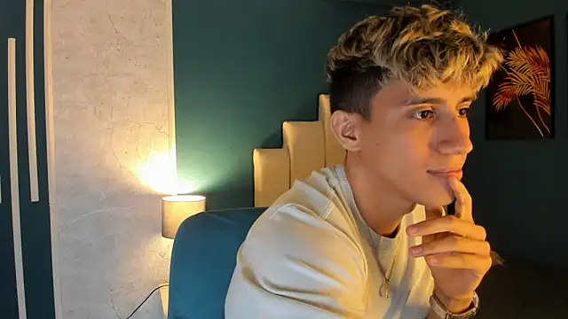 Allex Cano online show from March 2, 2025, 6:05 am