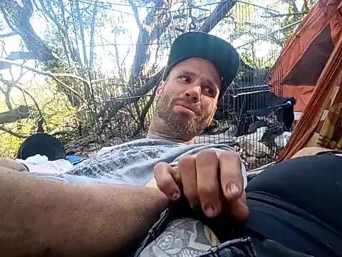 Snapshot of MfMwTrinity chatting on November 3, 2025, 9:27 pm MfMwTrinity online show from November 3, 2025, 9:27 pm