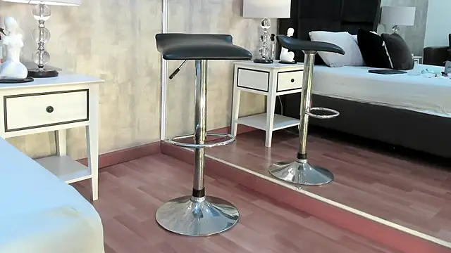 NahomyCarther online show from January 18, 2026, 4:27 am