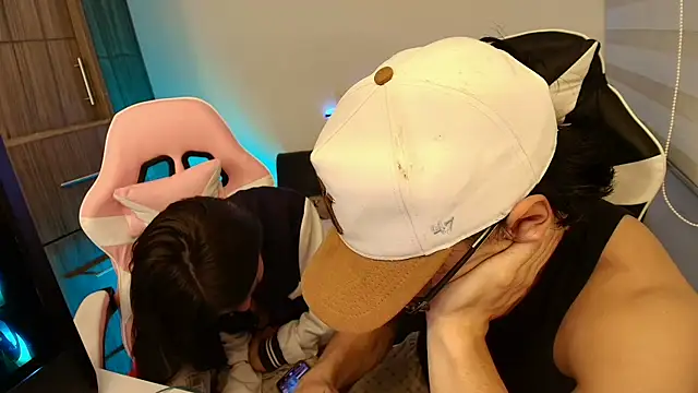 DesireLuxe online show from October 24, 2025, 6:10 am