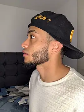 eross chipre  online show from April 18, 2026, 11:05 pm