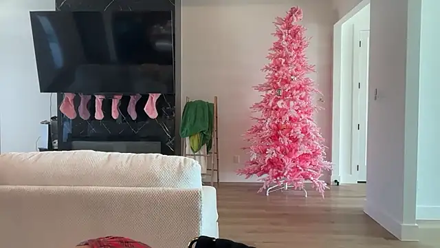 caylawatsun online show from November 24, 2025, 4:29 pm