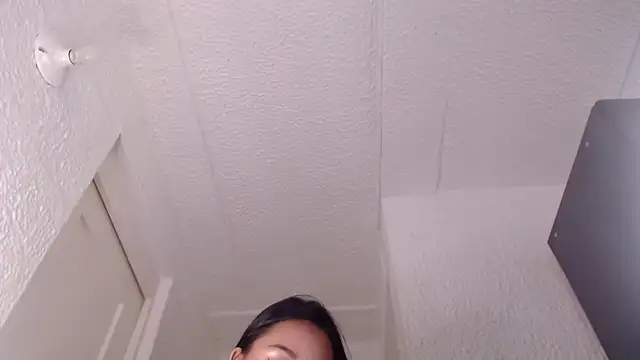 EngelCristaly online show from March 3, 2025, 1:53 pm