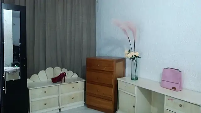 EngelCristaly online show from October 8, 2025, 5:05 am