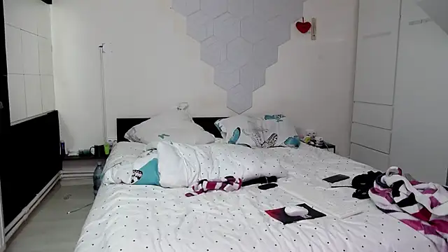 Snapshot of SophieRay92 chatting on March 22, 2025, 6:25 pm SophieRay92 online show from March 22, 2025, 6:25 pm