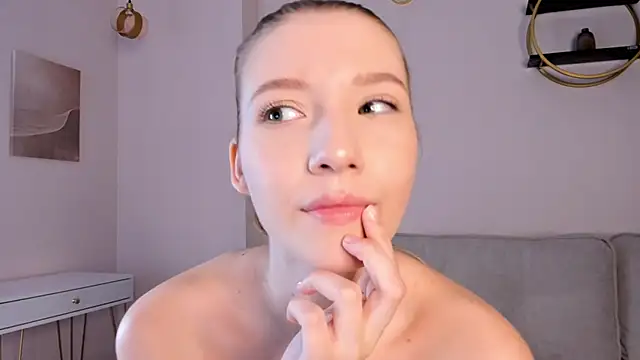 SunnivaCovil online show from February 26, 2025, 5:07 pm