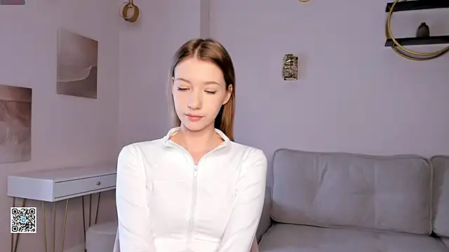 SunnivaCovil online show from March 6, 2025, 1:35 pm