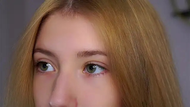 SunnivaCovil online show from November 11, 2025, 5:24 pm