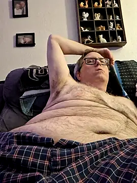 Snapshot of Smallone327 chatting on February 27, 2025, 3:36 am Smallone327 online show from February 27, 2025, 3:36 am