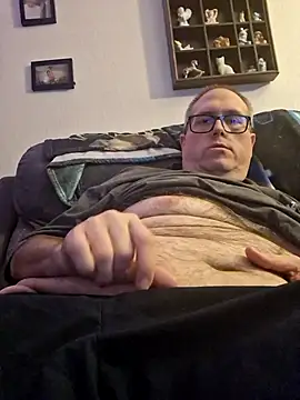 Snapshot of Smallone327 chatting on March 20, 2025, 3:34 am Smallone327 online show from March 20, 2025, 3:34 am