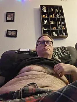 Snapshot of Smallone327 chatting on October 25, 2025, 5:59 am Smallone327 online show from October 25, 2025, 5:59 am