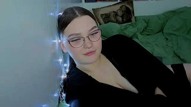 milliedoll online show from October 18, 2025, 11:33 am