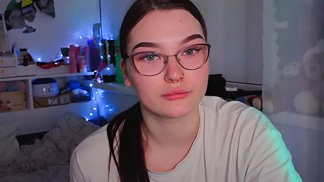 milliedoll online show from November 3, 2025, 9:43 am