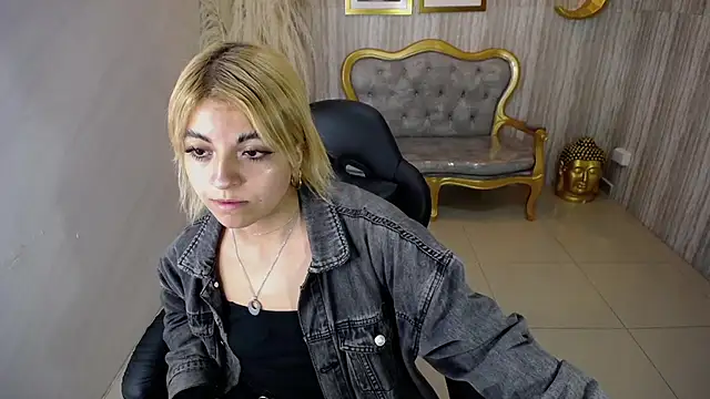 lili conor s online show from February 25, 2025, 3:20 am