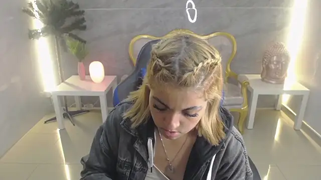 lili conor s online show from March 13, 2025, 8:32 pm