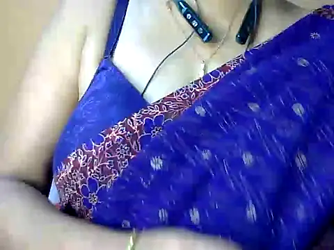 Snapshot of IND9876 chatting on October 9, 2025, 2:26 pm IND9876 online show from October 9, 2025, 2:26 pm