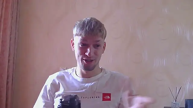 Snapshot of frama666 chatting on June 9, 2026, 10:05 am frama666 online show from June 9, 2026, 10:05 am