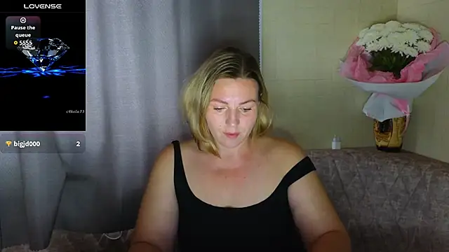 Snapshot of LadyLucky_ chatting on September 29, 2025, 2:49 am LadyLucky online show from September 29, 2025, 2:49 am