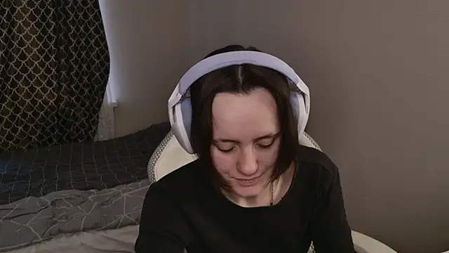 Luna Loveee online show from March 19, 2026, 4:05 am