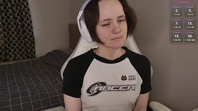 Luna Loveee online show from April 4, 2026, 3:49 am