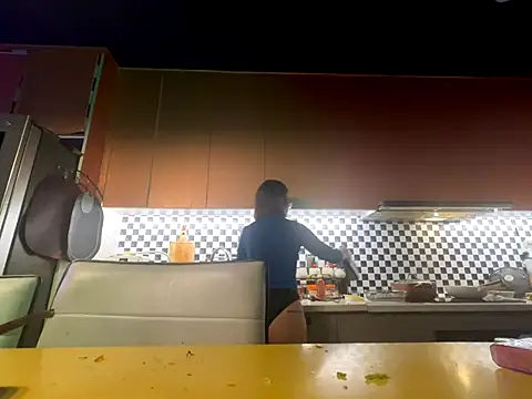 sluttyazncouple online show from December 14, 2025, 8:13 pm