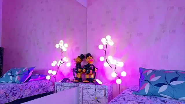 innocenthazel online show from April 19, 2026, 12:04 pm