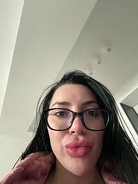 Mia Splash online show from February 18, 2026, 12:01 pm