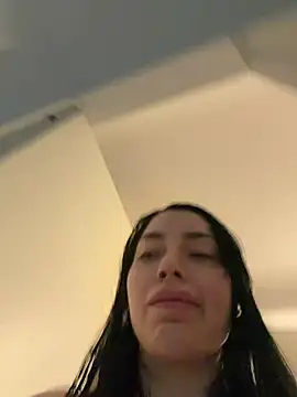 Mia Splash online show from March 18, 2026, 1:14 pm