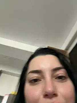 Mia Splash online show from April 17, 2026, 6:05 am