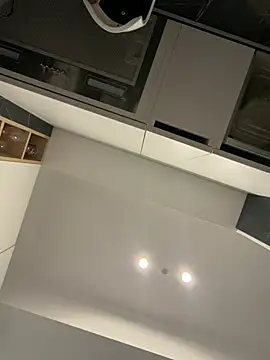 Mia Splash online show from April 19, 2026, 6:10 pm