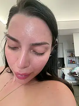 Mia Splash online show from July 28, 2026, 4:39 pm