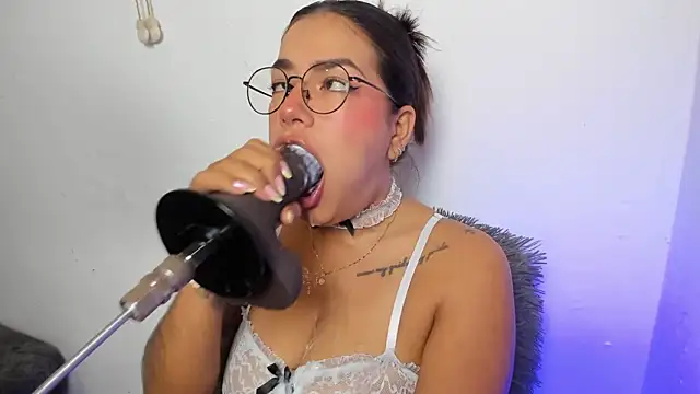 AngelaRicci online show from March 11, 2026, 4:57 pm