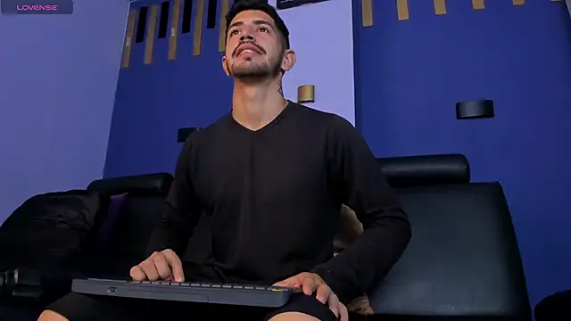 AlejandroStormm online show from October 6, 2025, 9:45 pm