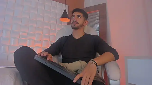 AlejandroStormm online show from October 10, 2025, 8:52 pm