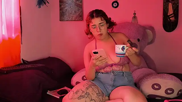 Maddy Jhonsson online show from February 16, 2026, 8:38 pm