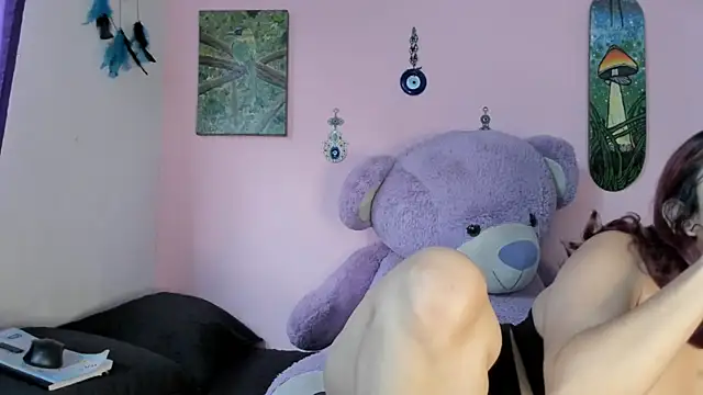 Maddy Jhonsson online show from April 13, 2026, 10:04 pm