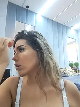 Bella Posh online show from October 6, 2025, 6:22 am