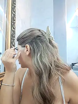 Bella Posh online show from November 24, 2025, 7:19 am