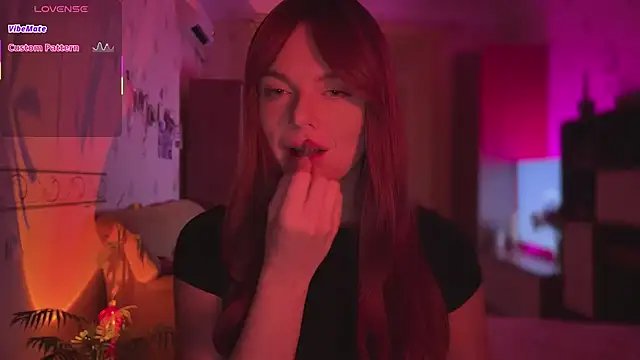 Snapshot of CherryRed_Girl chatting on May 5, 2026, 9:45 pm CherryRed Girl online show from May 5, 2026, 9:45 pm