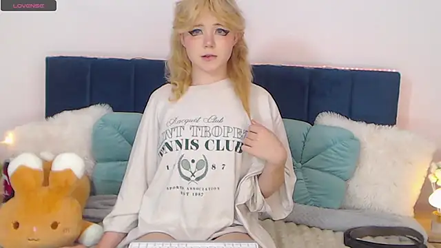 EmilyAngells online show from September 24, 2025, 8:50 am