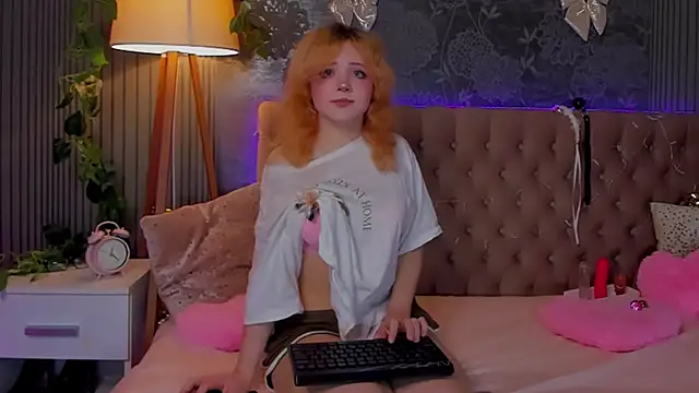 EmilyAngells online show from December 19, 2025, 7:04 am