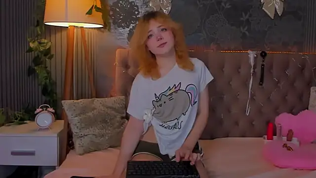 EmilyAngells online show from December 22, 2025, 6:43 am