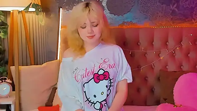 EmilyAngells online show from April 14, 2026, 5:57 am